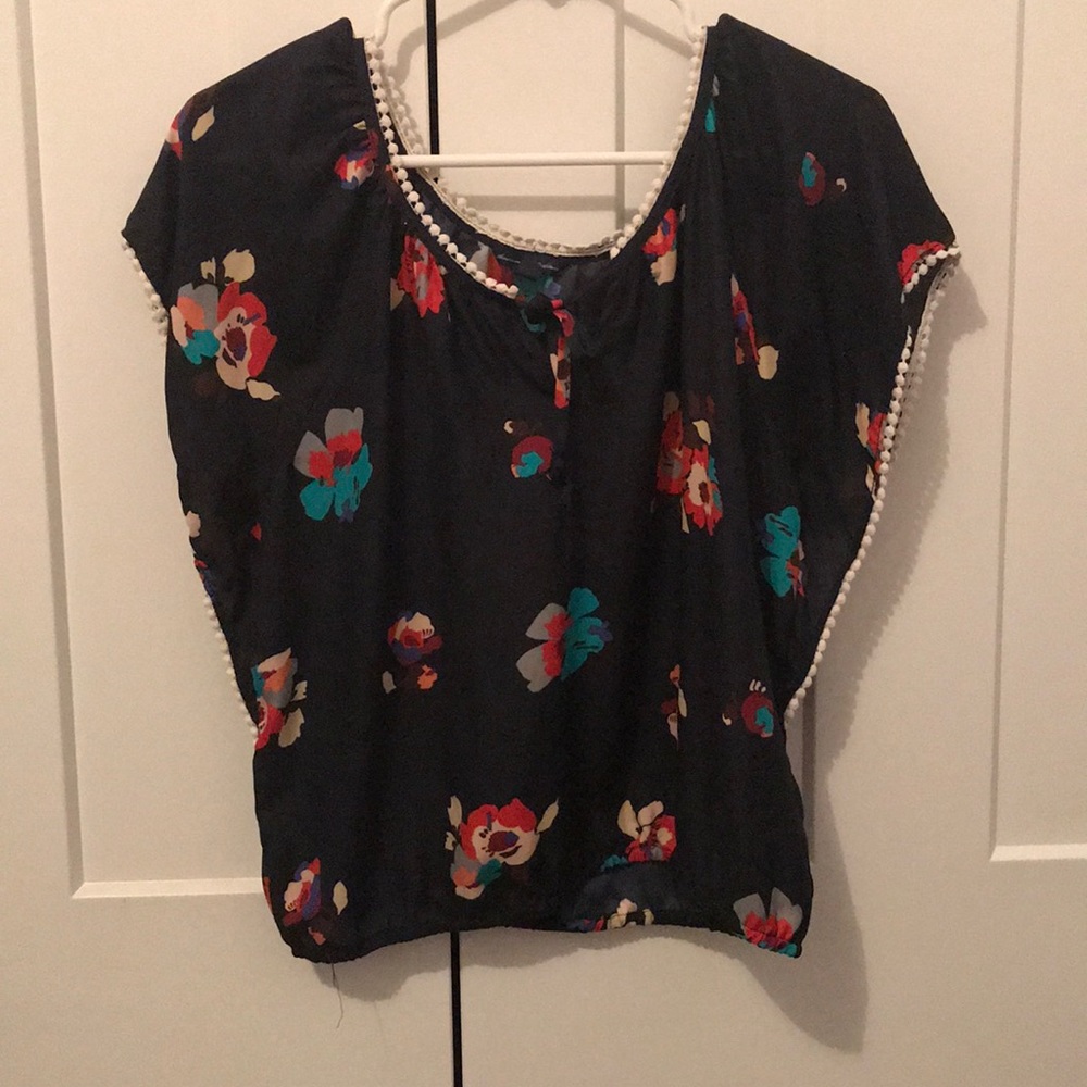 Adorable navy floral blouse